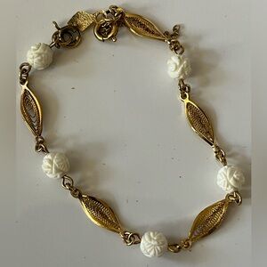 Vintage Elegant Bracelet with flower beads Sarah Coventry